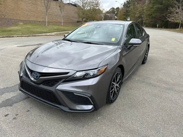 2022 Toyota Camry Hybrid SE FWD photo