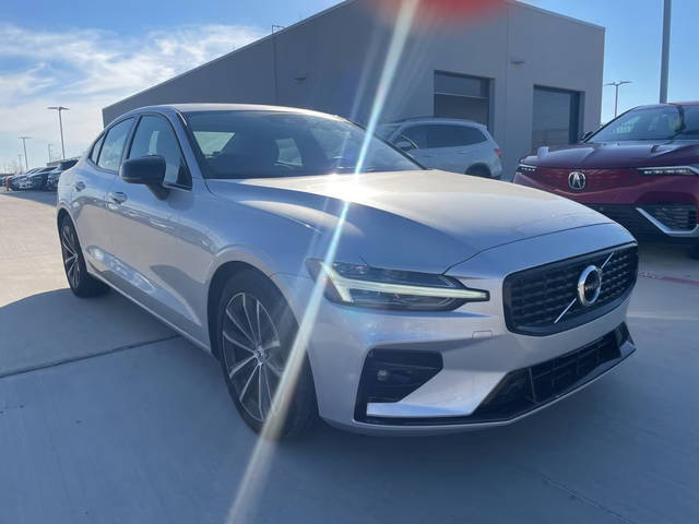 2022 Volvo S60 Momentum FWD photo