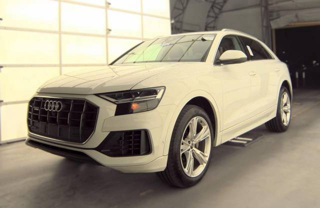 2022 Audi Q8 Premium AWD photo