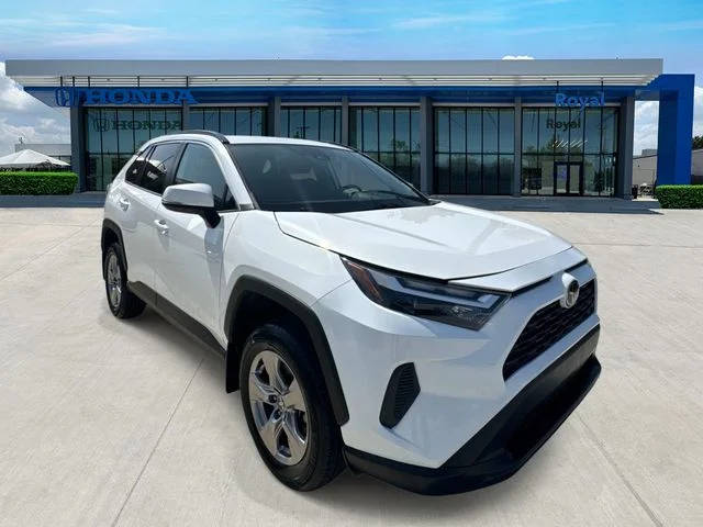 2022 Toyota RAV4 XLE FWD photo