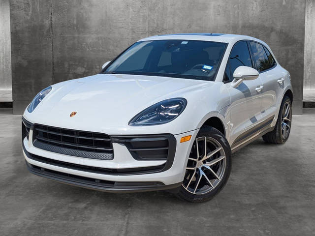 2022 Porsche Macan  AWD photo