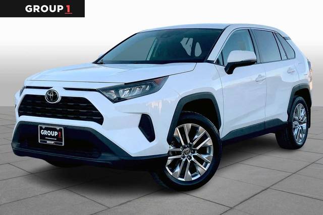 2022 Toyota RAV4 LE AWD photo