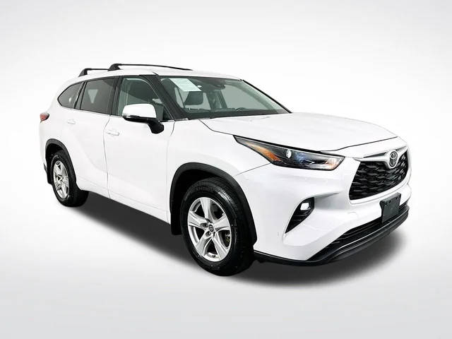 2022 Toyota Highlander LE FWD photo