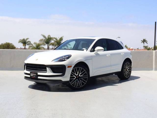 2022 Porsche Macan  AWD photo