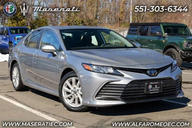 2022 Toyota Camry LE FWD photo