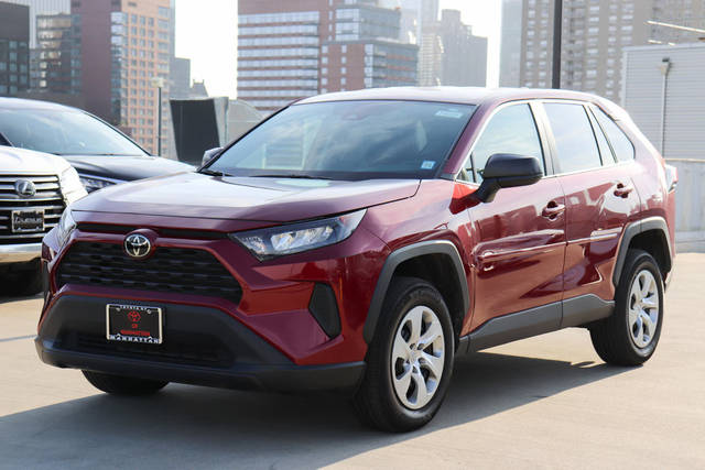 2022 Toyota RAV4 LE AWD photo