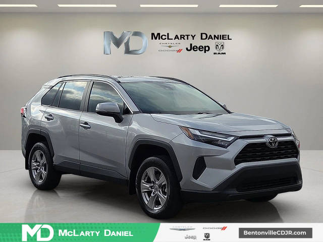 2022 Toyota RAV4 XLE FWD photo