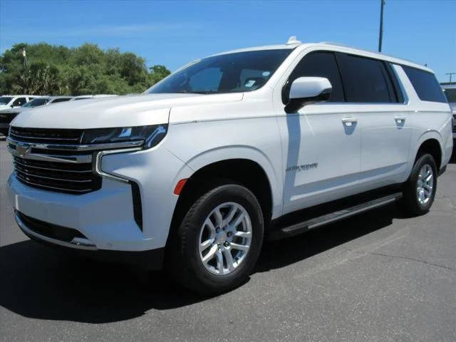 2022 Chevrolet Suburban LT 4WD photo