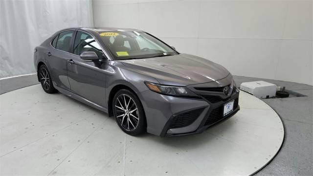 2022 Toyota Camry SE AWD photo