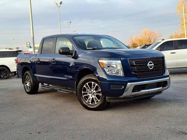 2022 Nissan Titan SV 4WD photo