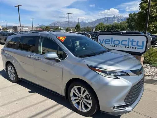 2022 Toyota Sienna Platinum FWD photo