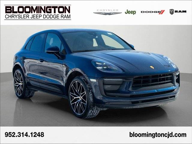 2022 Porsche Macan  AWD photo