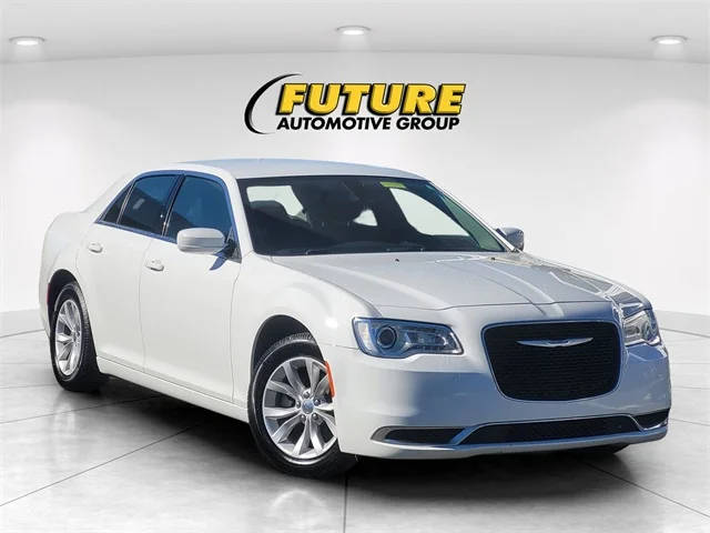 2022 Chrysler 300 Touring RWD photo