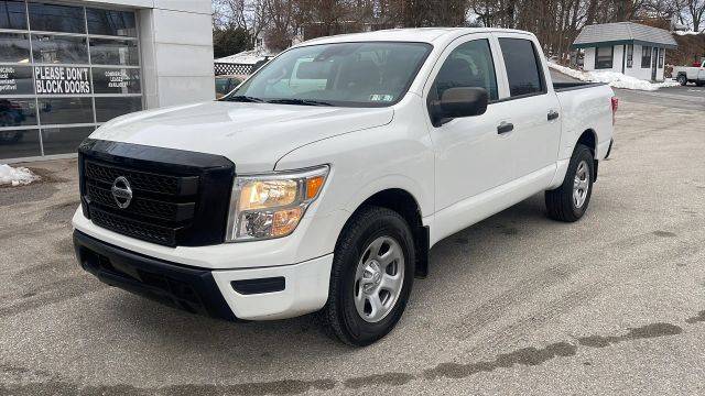 2022 Nissan Titan S 4WD photo