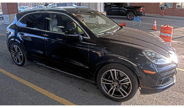 2022 Porsche Cayenne Turbo AWD photo