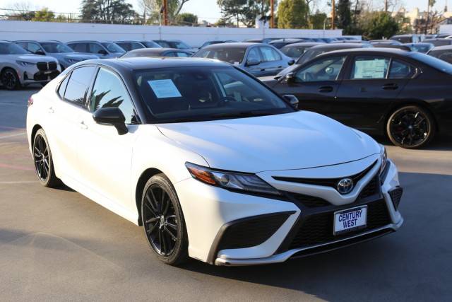 2022 Toyota Camry Hybrid XSE FWD photo