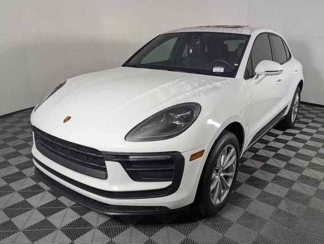 2022 Porsche Macan  AWD photo