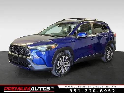 2022 Toyota Corolla Cross XLE AWD photo