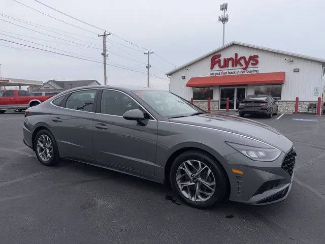 2022 Hyundai Sonata SEL FWD photo