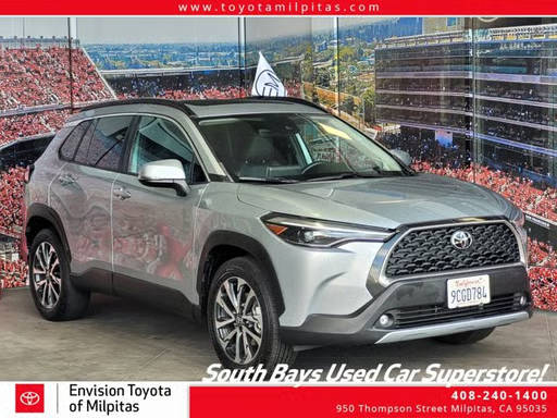 2022 Toyota Corolla Cross XLE FWD photo