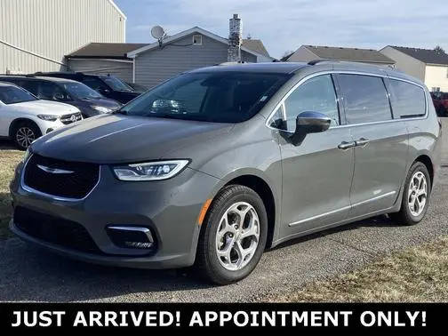 2022 Chrysler Pacifica Minivan Limited FWD photo