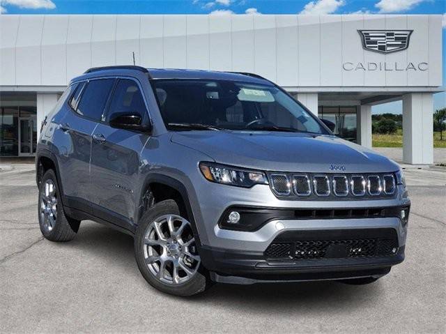 2022 Jeep Compass Latitude Lux 4WD photo