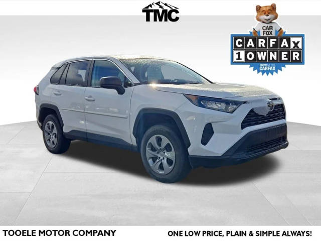 2022 Toyota RAV4 LE FWD photo