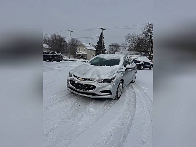 2017 Chevrolet Cruze LT FWD photo