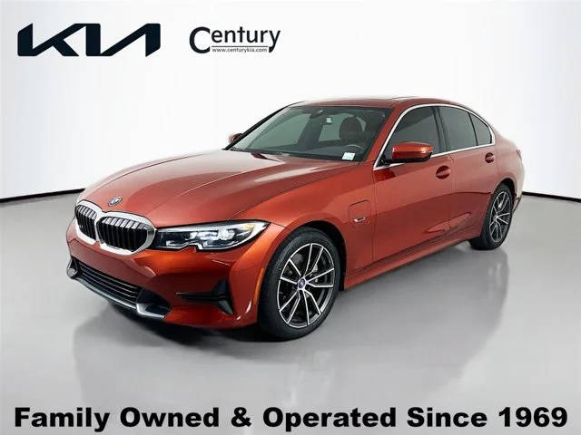 2022 BMW 3 Series 330e RWD photo