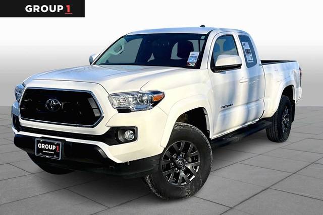 2022 Toyota Tacoma SR5 4WD photo