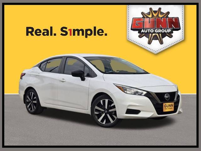 2022 Nissan Versa SR FWD photo