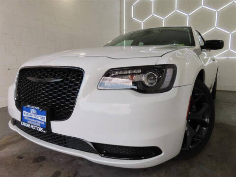 2022 Chrysler 300 Touring RWD photo