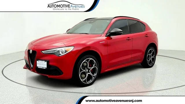 2022 Alfa Romeo Stelvio Veloce AWD photo