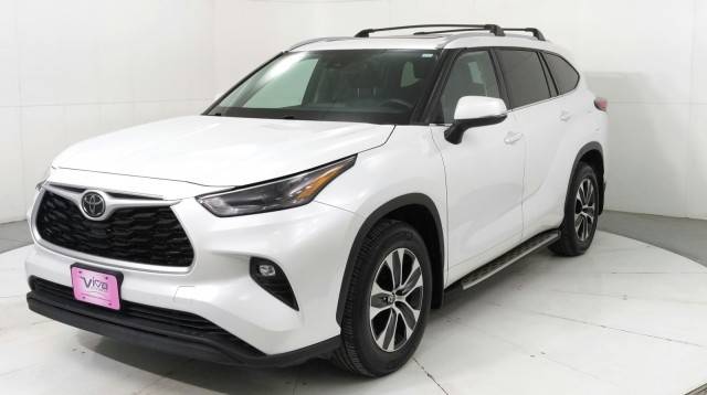 2022 Toyota Highlander XLE AWD photo