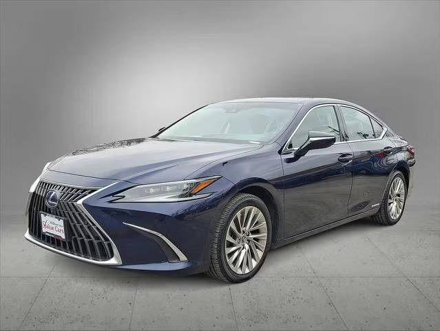 2022 Lexus ES ES 300h Luxury FWD photo