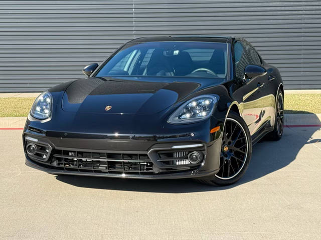 2023 Porsche Panamera  RWD photo