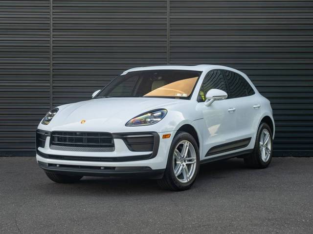 2022 Porsche Macan  AWD photo