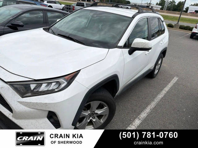 2020 Toyota RAV4 XLE FWD photo