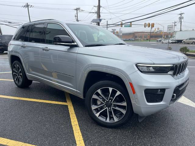 2022 Jeep Grand Cherokee Overland 4WD photo
