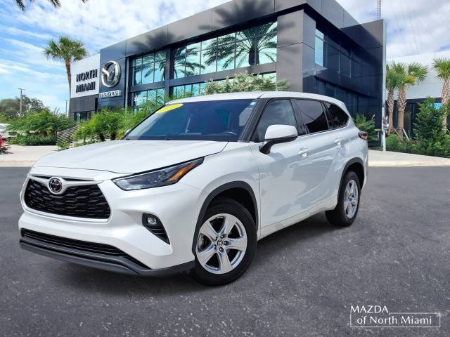 2022 Toyota Highlander LE FWD photo
