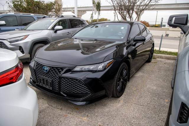 2022 Toyota Avalon Hybrid XSE Nightshade FWD photo