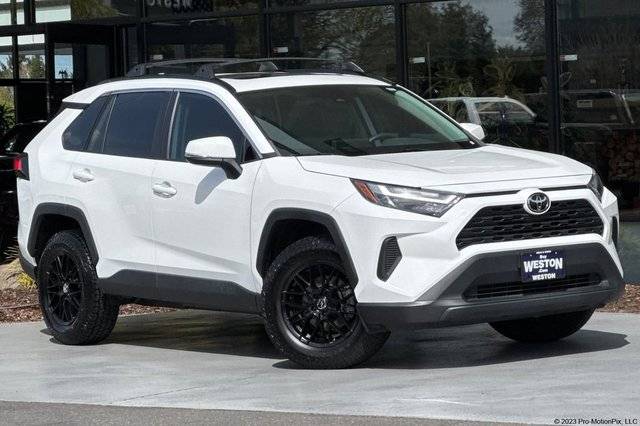 2022 Toyota RAV4 XLE AWD photo