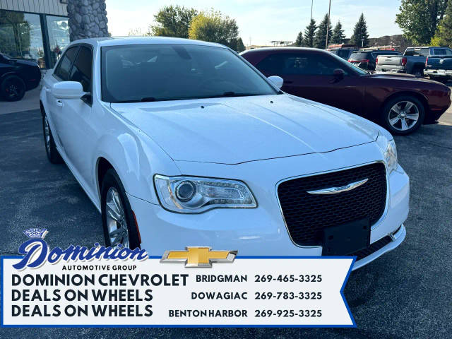 2017 Chrysler 300 Limited RWD photo