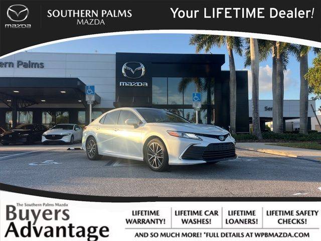 2022 Toyota Camry Hybrid XLE FWD photo