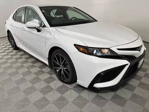 2022 Toyota Camry Hybrid SE FWD photo