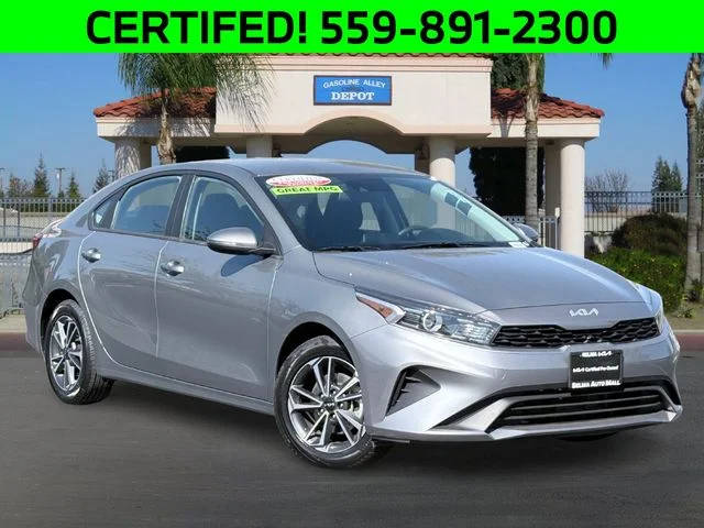 2023 Kia Forte LXS FWD photo