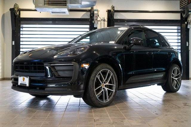 2022 Porsche Macan AWD photo
