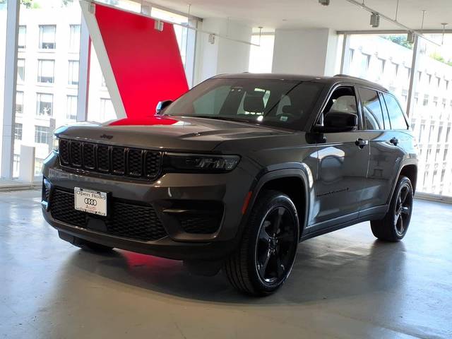 2022 Jeep Grand Cherokee Altitude 4WD photo