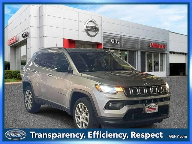 2022 Jeep Compass Latitude Lux 4WD photo