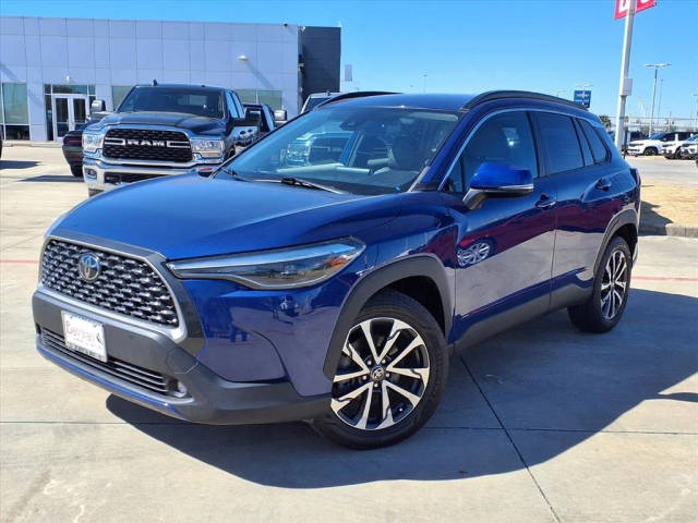 2022 Toyota Corolla Cross XLE FWD photo